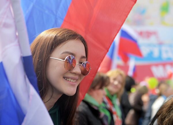 Участники первомайской демонстрации на Красной площади в Москве Участники первомайской демонстрации на Красной площади в Москве