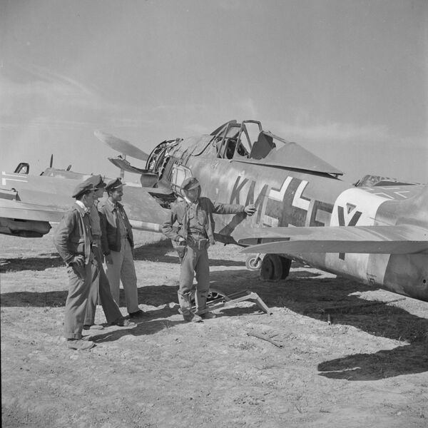 Истребитель Focke-Wulf Fw 190A-4 Истребитель Focke-Wulf Fw 190A-4