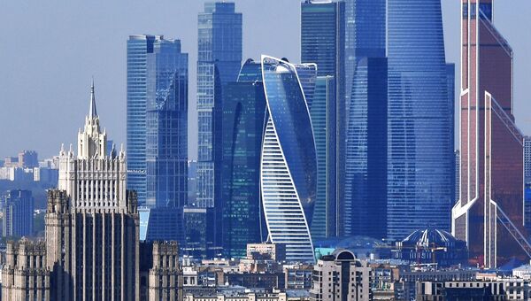 Вид на Московский международный деловой центр Москва-Сити и высотку на Баррикадной Вид на Московский международный деловой центр Москва-Сити и высотку на Баррикадной