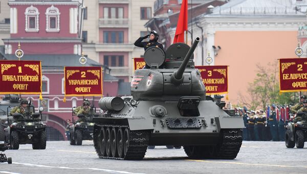 Танк Т-34-85 на генеральной репетиции военного парада на Красной площади Танк Т-34-85 на генеральной репетиции военного парада на Красной площади