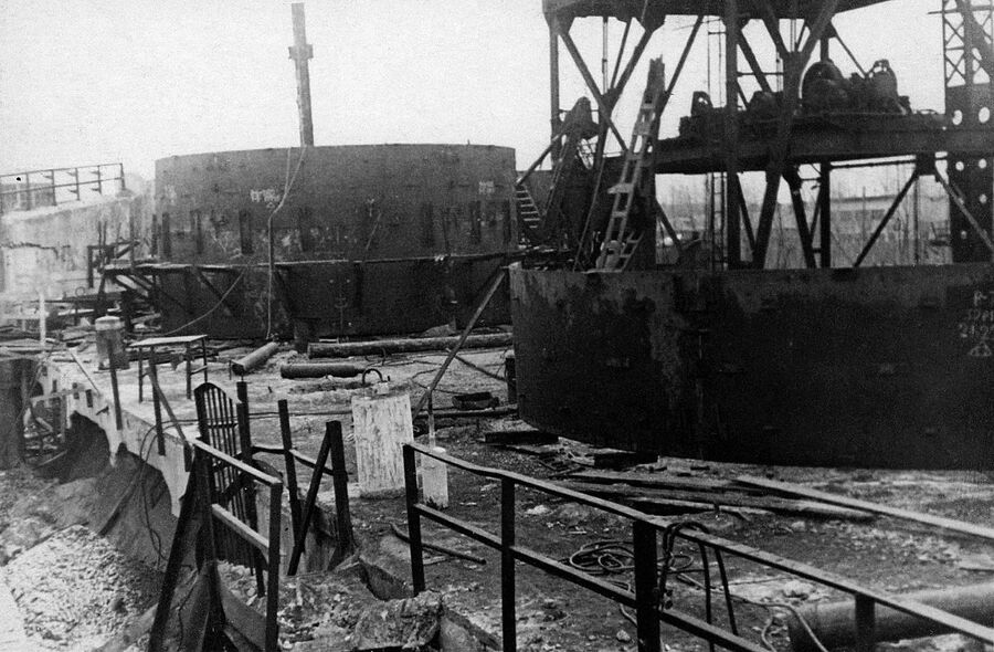 Новолипецкий металлургический завод. Строительство доменной печи номер 1, 1950 год Новолипецкий металлургический завод. Строительство доменной печи номер 1, 1950 год