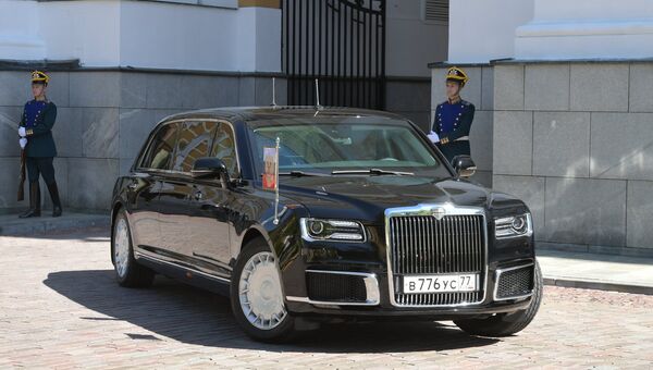 Автомобиль Aurus кортежа президента России. Архивное фото Автомобиль Aurus кортежа президента России. Архивное фото