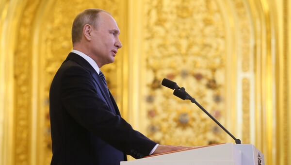 Избранный президент РФ Владимир Путин во время церемонии инаугурации в Кремле. 7 мая 2018 Избранный президент РФ Владимир Путин во время церемонии инаугурации в Кремле. 7 мая 2018