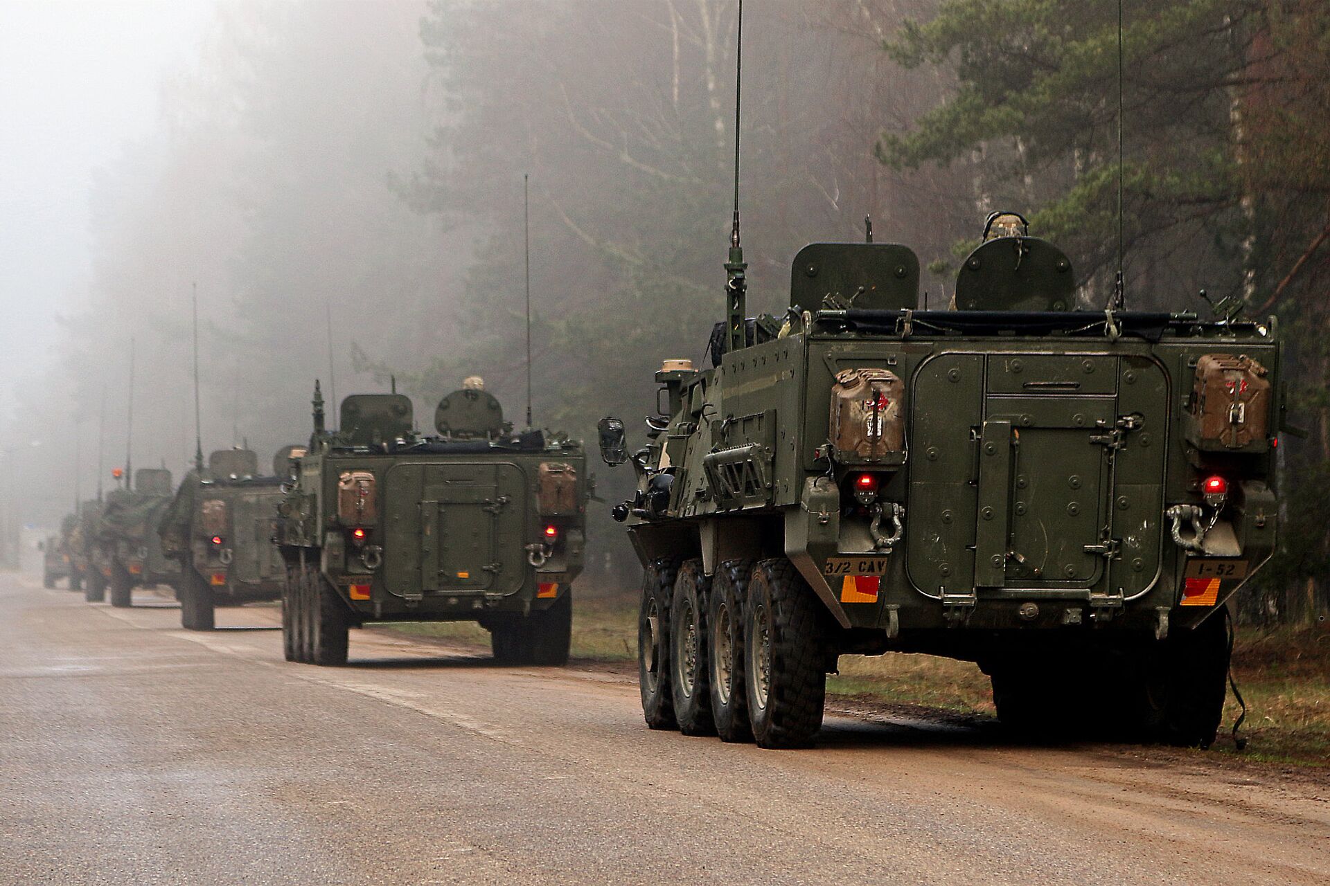 Колонна бронемашин армии США Stryker в Латвии Колонна бронемашин армии США Stryker в Латвии - РИА Новости, 1920, 21.05.2021