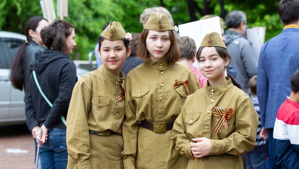 Участники акции Бессмертный полк и праздничных мероприятий в Сеуле, посвященных Дню Победы в Великой Отечественной войне 1941-1945 годов Участники акции Бессмертный полк и праздничных мероприятий в Сеуле, посвященных Дню Победы в Великой Отечественной войне 1941-1945 годов