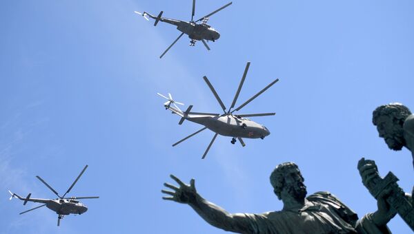 Тяжелый транспортный вертолёт Ми-26 и многоцелевые вертолёты Ми-8АМТШ на военном параде, посвященном 73-й годовщине Победы в ВОВ Тяжелый транспортный вертолёт Ми-26 и многоцелевые вертолёты Ми-8АМТШ на военном параде, посвященном 73-й годовщине Победы в ВОВ