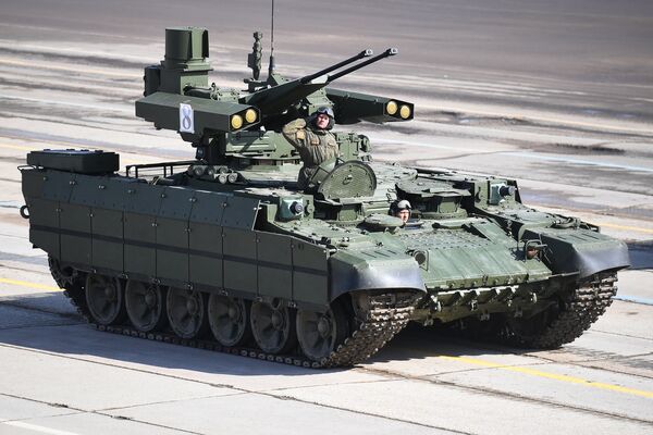 Боевая машина поддержки танков Терминатор во время репетиции Парада Победы на военном полигоне Алабино в Московской области Боевая машина поддержки танков Терминатор во время репетиции Парада Победы на военном полигоне Алабино в Московской области