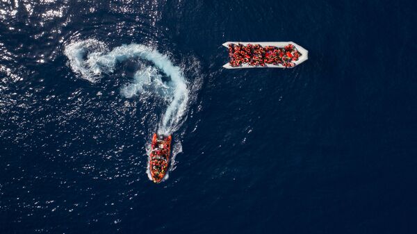 Испанская организация Proactiva Open Arms спасает мигрантов и беженцев Испанская организация Proactiva Open Arms спасает мигрантов и беженцев