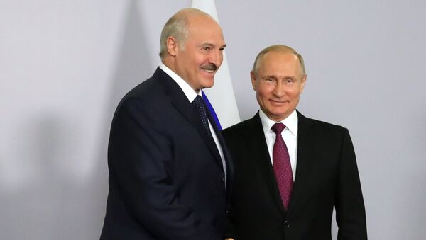Президент РФ Владимир Путин и президент Белоруссии Александр Лукашенко во время встречи. 14 мая 2018 Президент РФ Владимир Путин и президент Белоруссии Александр Лукашенко во время встречи. 14 мая 2018