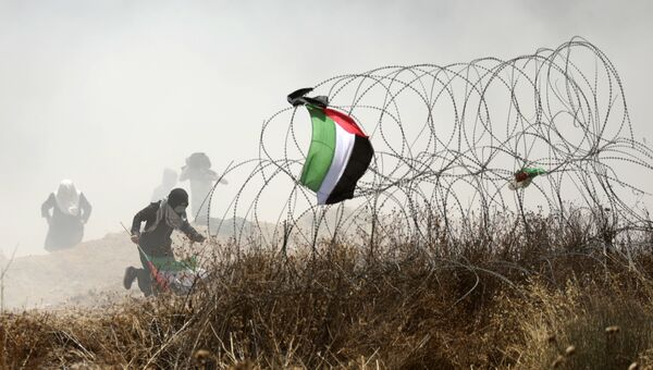 Столкновения палестинцев и израильских военных на границе сектора Газа с Израилем Столкновения палестинцев и израильских военных на границе сектора Газа с Израилем