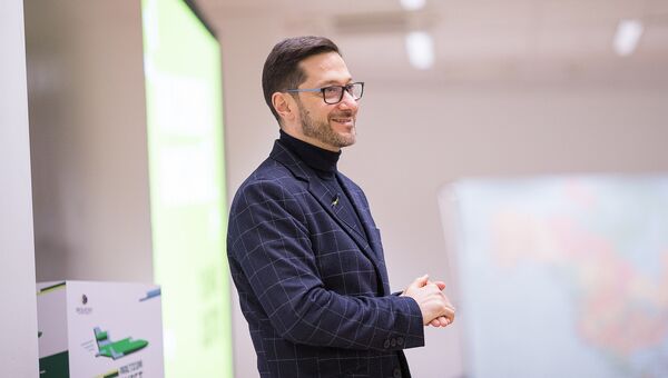 Генеральный директор и основатель издательства Clever Александр Альперович Генеральный директор и основатель издательства Clever Александр Альперович