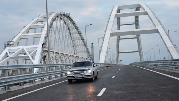 Начало автомобильного движения по Крымскому мосту Начало автомобильного движения по Крымскому мосту