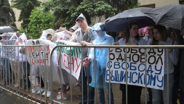 Акция у здания посольства Украины в Москве в поддержку журналиста Кирилла Вышинского. 18 мая 2018 Акция у здания посольства Украины в Москве в поддержку журналиста Кирилла Вышинского. 18 мая 2018