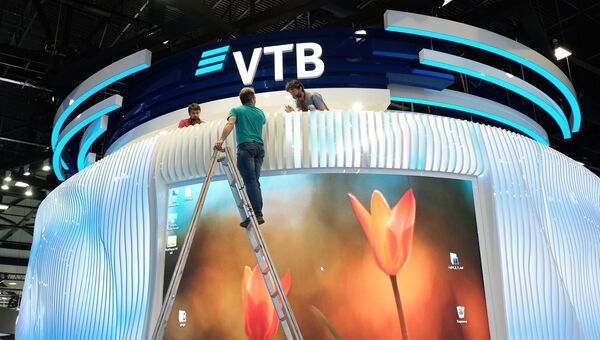 Стенд банка ВТБ в конгрессно-выставочном центре Экспофорум накануне открытия Санкт-Петербургского международного экономического форума Стенд банка ВТБ в конгрессно-выставочном центре Экспофорум накануне открытия Санкт-Петербургского международного экономического форума