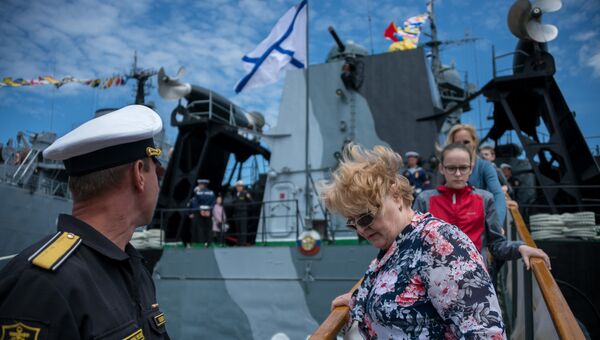 Показ боевых кораблей Черноморского флота РФ в Севастополе Показ боевых кораблей Черноморского флота РФ в Севастополе