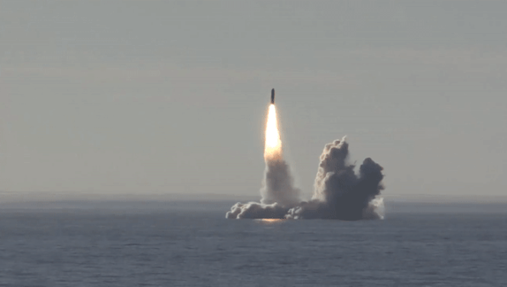 Запуск ракет Булава в Белом море (gif) Запуск ракет Булава в Белом море (gif)