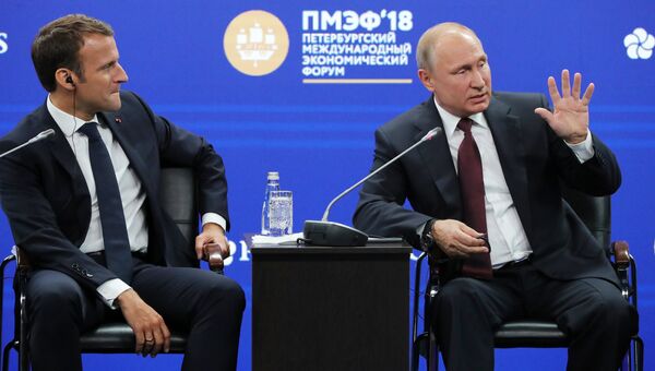 Президент РФ В. Путин принял участие во втором дне работы ПМЭФ - 2018Президент РФ Владимир Путин и президент Французской Республики Эммануэль Макрон (слева) во время бизнес-диалога Россия - Франция в рамках Петербургского международного экономического форума - 2018 Президент РФ В. Путин принял участие во втором дне работы ПМЭФ - 2018Президент РФ Владимир Путин и президент Французской Республики Эммануэль Макрон (слева) во время бизнес-диалога Россия - Франция в рамках Петербургского международного экономического форума - 2018