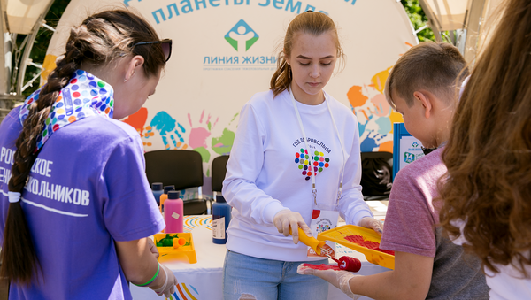 Участники и гости Большого фестиваля добровольцев в Сокольниках Участники и гости Большого фестиваля добровольцев в Сокольниках