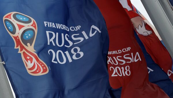 Флаги с символикой чемпионата мира по футболу 2018. Архивное фото Флаги с символикой чемпионата мира по футболу 2018. Архивное фото