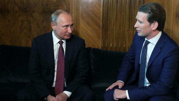 Президент РФ Владимир Путин и Федеральный канцлер Австрии Себастьян Курц во время встречи в Вене. 5 июня 2018 Президент РФ Владимир Путин и Федеральный канцлер Австрии Себастьян Курц во время встречи в Вене. 5 июня 2018