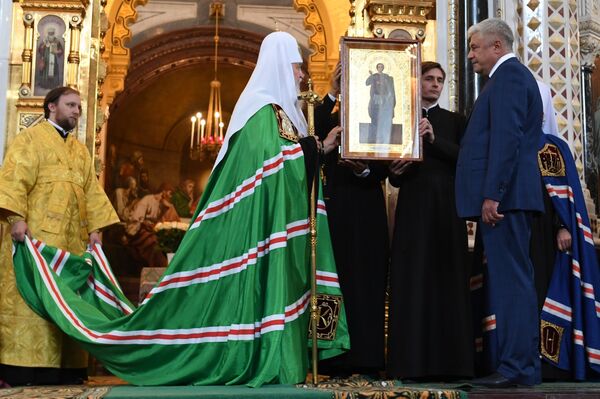 Министр внутренних дел России Владимир Колокольцев на церемонии передачи десяти старинных икон патриарху Московскому и всея Руси Кириллу Министр внутренних дел России Владимир Колокольцев на церемонии передачи десяти старинных икон патриарху Московскому и всея Руси Кириллу