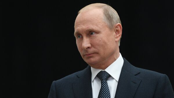 Президент РФ Владимир Путин отвечает на вопросы журналистов после ежегодной специальной программы Прямая линия с Владимиром Путиным в Гостином дворе. 7 июня 2018 Президент РФ Владимир Путин отвечает на вопросы журналистов после ежегодной специальной программы Прямая линия с Владимиром Путиным в Гостином дворе. 7 июня 2018