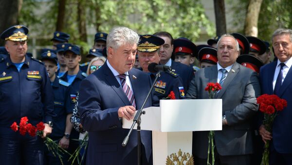 Председатель Комитета Совета Федерации РФ по обороне и безопасности Виктор Бондарев на церемонии открытия памятного бюста погибшему в Сирии летчику Роману Филипову в Воронеже. 15 июня 2018 Председатель Комитета Совета Федерации РФ по обороне и безопасности Виктор Бондарев на церемонии открытия памятного бюста погибшему в Сирии летчику Роману Филипову в Воронеже. 15 июня 2018