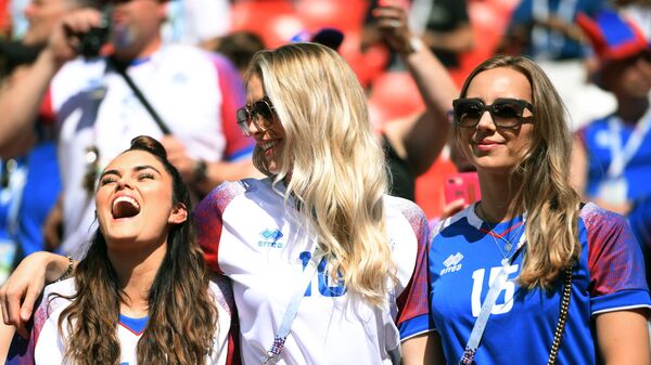 Болельщицы сборной Исландии во время матча группового этапа чемпионата мира по футболу FIFA-2018 между сборными Аргентины и Исландии Болельщицы сборной Исландии во время матча группового этапа чемпионата мира по футболу FIFA-2018 между сборными Аргентины и Исландии
