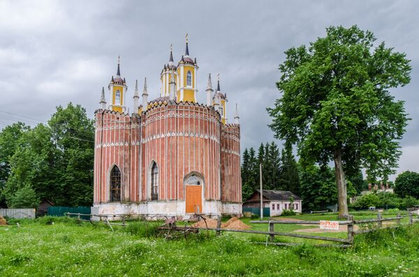 Храм Преображения Господня в селе Красном Старицкого района Тверской области Храм Преображения Господня в селе Красном Старицкого района Тверской области