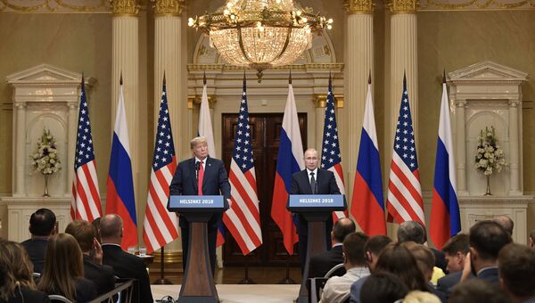 Президент РФ Владимир Путин и президент США Дональд Трамп во время пресс-конференции в Хельсинки. 16 июля 2018 Президент РФ Владимир Путин и президент США Дональд Трамп во время пресс-конференции в Хельсинки. 16 июля 2018