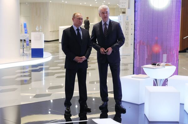 Президент РФ Владимир Путин и мэр Москвы Сергей Собянин на Московском урбанистическом форуме. 18 июля 2018 Президент РФ Владимир Путин и мэр Москвы Сергей Собянин на Московском урбанистическом форуме. 18 июля 2018