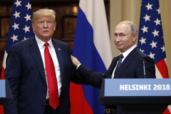 Президент РФ Владимир Путин и президент США Дональд Трамп на совместной пресс-конференции по итогам встречи в Хельсинки. 16 июля 2018 Президент РФ Владимир Путин и президент США Дональд Трамп на совместной пресс-конференции по итогам встречи в Хельсинки. 16 июля 2018
