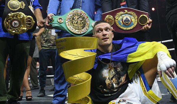 Александр Усик после победы в финальном бою Всемирной боксерской суперсерии против Мурата Гассиева Александр Усик после победы в финальном бою Всемирной боксерской суперсерии против Мурата Гассиева