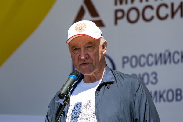 Президент Российского союза химиков Виктор Иванов Президент Российского союза химиков Виктор Иванов