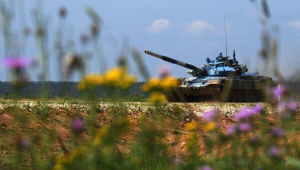 Танк команды армии Сирии в индивидуальной гонке международных соревнований Танковый биатлон — 2018 на подмосковном полигоне Алабино Танк команды армии Сирии в индивидуальной гонке международных соревнований Танковый биатлон — 2018 на подмосковном полигоне Алабино