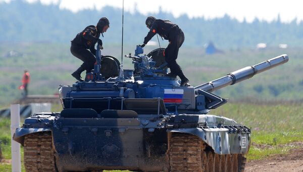 Команда армии России в индивидуальной гонке международных соревнований Танковый биатлон — 2018 на подмосковном полигоне Алабино Команда армии России в индивидуальной гонке международных соревнований Танковый биатлон — 2018 на подмосковном полигоне Алабино