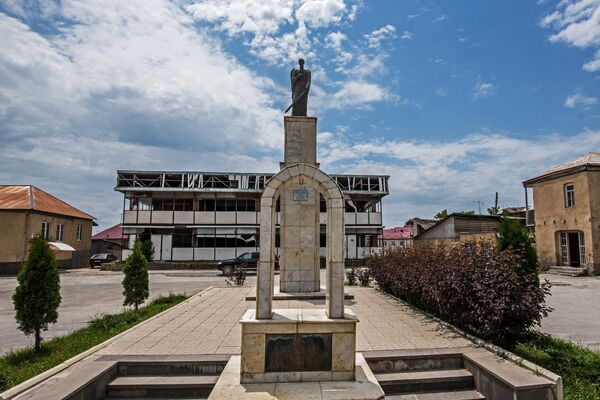 Памятник жертвам грузино-осетинского конфликта Скорбящий Ангел в Цхинвале Памятник жертвам грузино-осетинского конфликта Скорбящий Ангел в Цхинвале