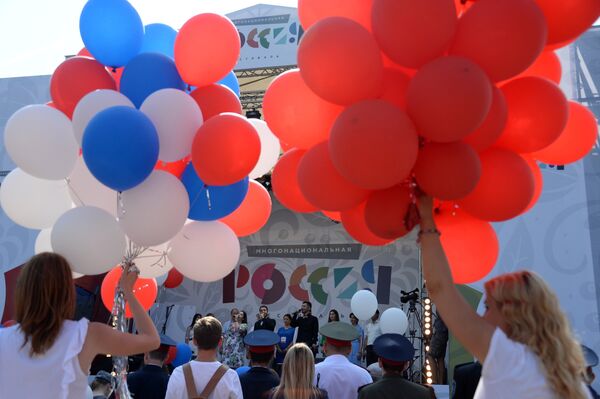 Участники фестиваля Многонациональная Россия в Москве Участники фестиваля Многонациональная Россия в Москве