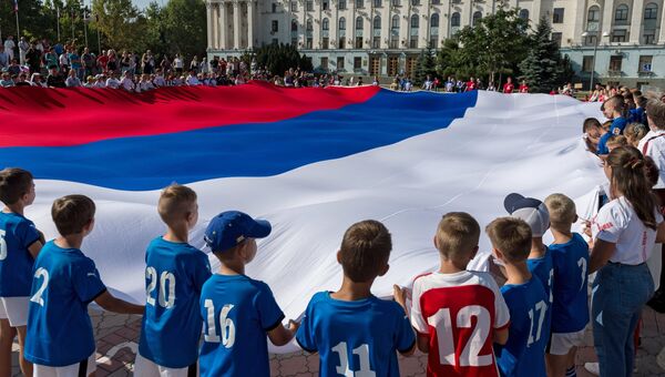Празднование Дня государственного флага Российской Федерации в Симферополе Празднование Дня государственного флага Российской Федерации в Симферополе