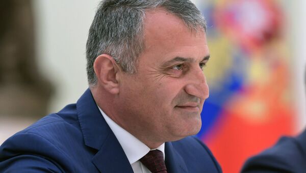 Президент Республики Южная Осетия Анатолий Бибилов. Архивное фото Президент Республики Южная Осетия Анатолий Бибилов. Архивное фото