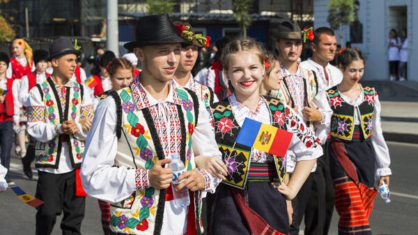 Участники парада национальной одежды, проходящего в рамках празднования Дня независимости Молдавии, в Кишиневе. 27 августа 2018 Участники парада национальной одежды, проходящего в рамках празднования Дня независимости Молдавии, в Кишиневе. 27 августа 2018