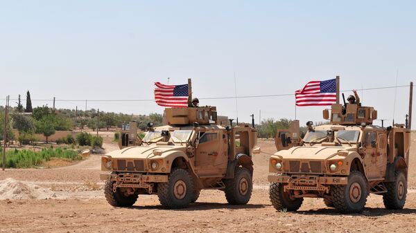 Американские военнослужащие в районе населенного пункта Манбидж, Сирия