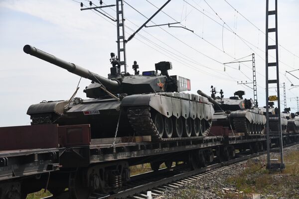Эшелоны с военной техникой армии Китая перед началом военных учений Восток-2018 Эшелоны с военной техникой армии Китая перед началом военных учений Восток-2018