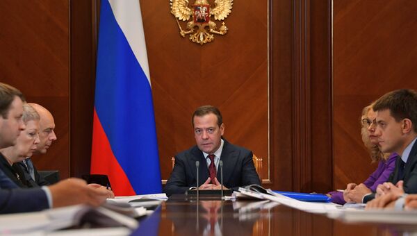 Председатель правительства РФ Дмитрий Медведев проводит совещание о расходах федерального бюджета на 2019 год и на плановый период 2020 и 2021 годов в части демографии, здравоохранения, образования, социального обеспечения Председатель правительства РФ Дмитрий Медведев проводит совещание о расходах федерального бюджета на 2019 год и на плановый период 2020 и 2021 годов в части демографии, здравоохранения, образования, социального обеспечения