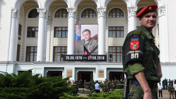 Портрет Александра Захарченко на здании Донецкого Государственного академического театра оперы и балета имени А. Б. Соловьяненко Портрет Александра Захарченко на здании Донецкого Государственного академического театра оперы и балета имени А. Б. Соловьяненко