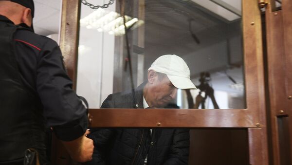 Обвиняемый в убийстве полицейского на станции метро Курская в Москве Нурлан Мурлатов на заседании Черемушкинского районного суда Москвы. 5 сентября 2018 Обвиняемый в убийстве полицейского на станции метро Курская в Москве Нурлан Мурлатов на заседании Черемушкинского районного суда Москвы. 5 сентября 2018