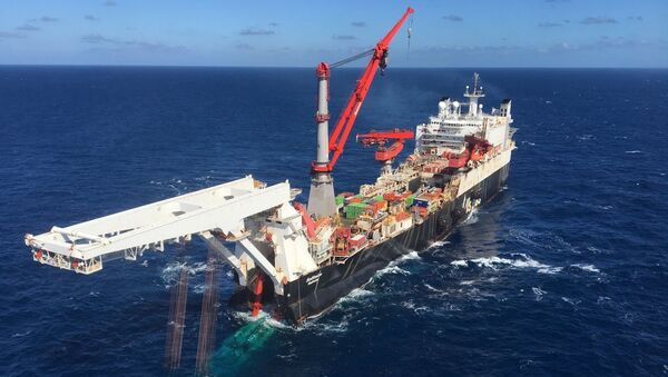 Судно Solitaire во время проведения работ по укладке труб газопровода Северный поток-2 в Финском заливе. Архивное фото Судно Solitaire во время проведения работ по укладке труб газопровода Северный поток-2 в Финском заливе. Архивное фото