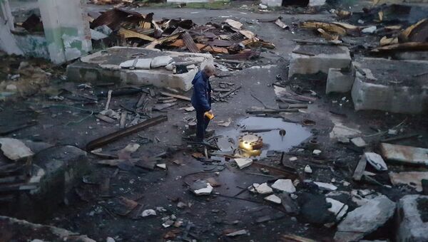 Во дворе руин Кольской станции сверхглубокого бурения Во дворе руин Кольской станции сверхглубокого бурения