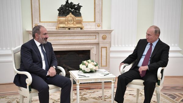Президент РФ Владимир Путин и премьер-министр Армении Никол Пашинян во время встречи в Кремле Президент РФ Владимир Путин и премьер-министр Армении Никол Пашинян во время встречи в Кремле