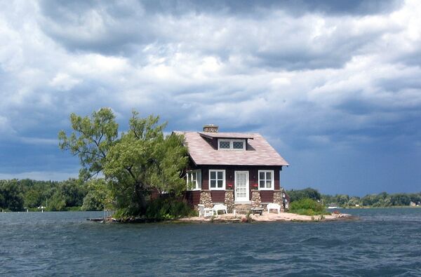 Just Enough Room Island, Канада Just Enough Room Island, Канада